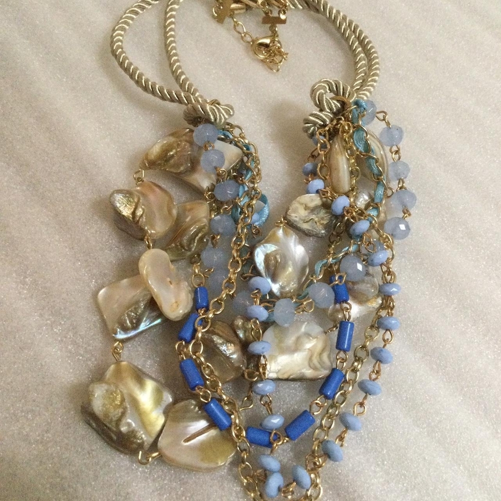 Shell Necklace - Picture 4 of 4